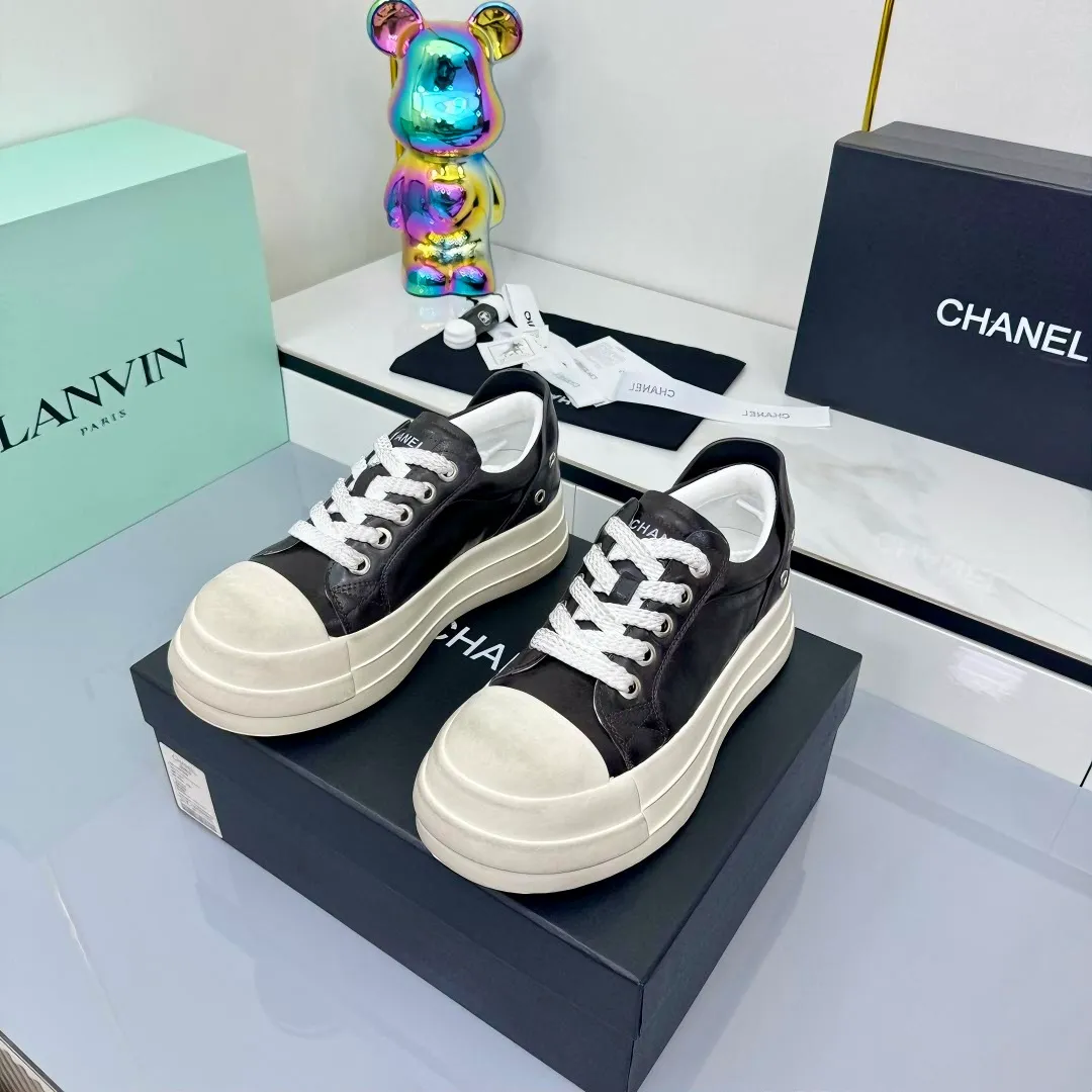 👟👟Ex-factory price 640👟👟 Chanel bread shoes, old style dirty shoes ~ original calfskin panda shoes Chanel 25C latest hot style panda black and white sports shoes casual sneakers Xiaoxiang hot style single product classic black and white panda color coco girls must pay Fabric: original custom mixed sheepskin lining: original imported breathable mesh lining outsole: Original molded rubber + TPU combination Size: Women's 35-41